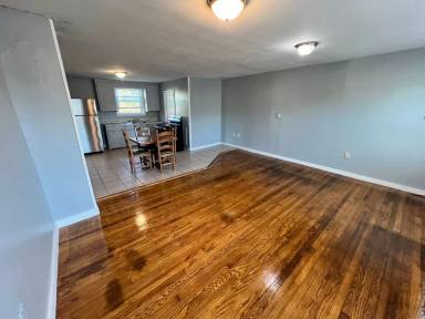Main picture of 1307 S Main St