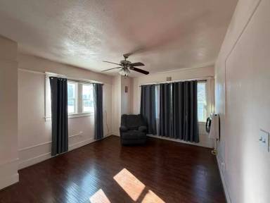 Main picture of 504 E Fremont St