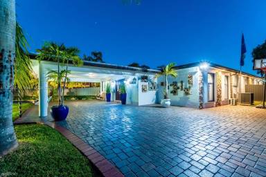 Main picture of 10380 SW 110th St
