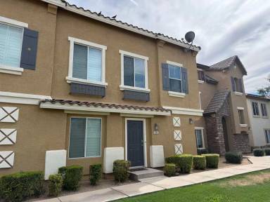 Main picture of 104 W Laurel Ct