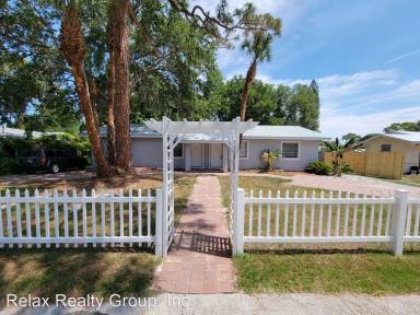 Main picture of 2111 Palm Ter