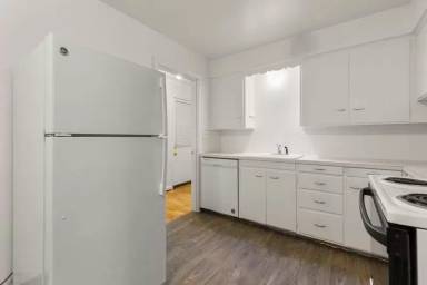 Main picture of 6608 E Burnside St