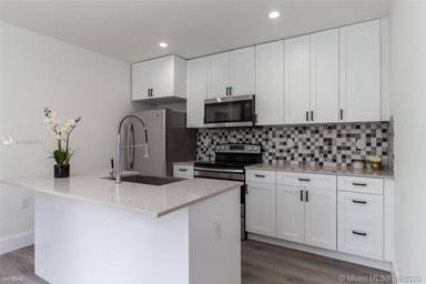 Main picture of 501 NE 131st St