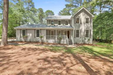 Main picture of 594 Banks Rd E