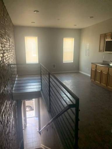 Main picture of 3464 Joyce St