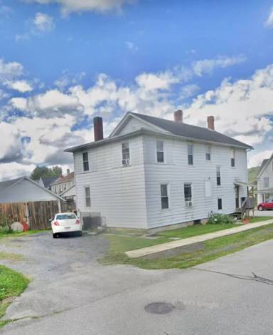 Main picture of 112 Maple St