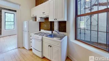 Main picture of 255 West 10th St