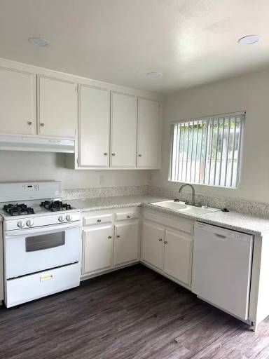 Main picture of 140 Yorba St