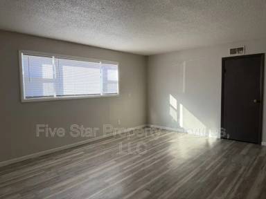 Main picture of 205 W Allen St