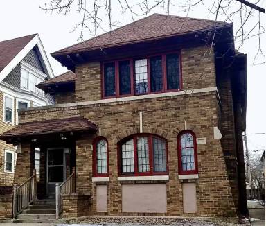 Main picture of 1902 E Linnwood Ave