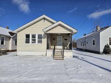 Main picture of 820 E 27th St