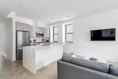 Main picture of 2104 W 21st Pl
