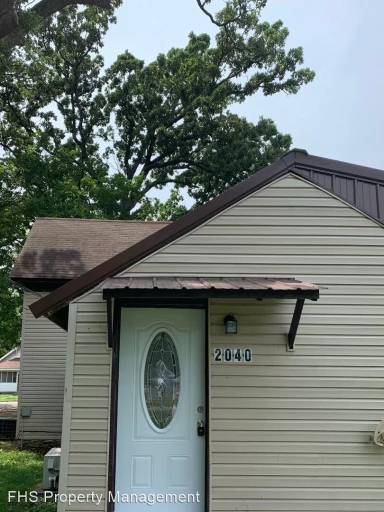 Main picture of 2040 N Prospect Ave