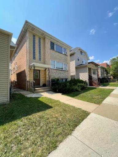 Main picture of 6241 W Montrose Ave