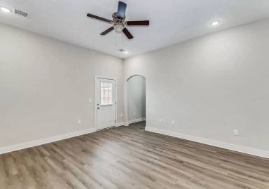 Main picture of 3420 W 45th St S