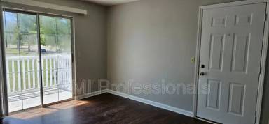 Main picture of 215 N Baird Ln