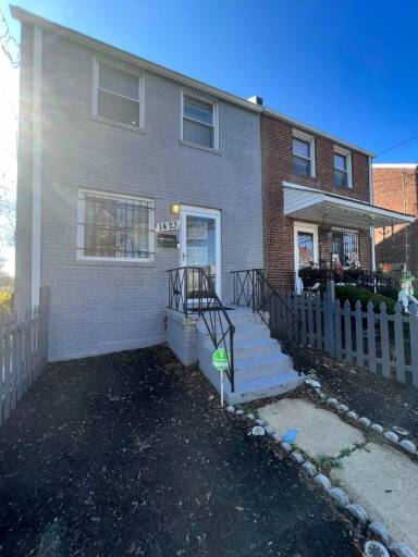 Main picture of 1423 Howard Rd SE