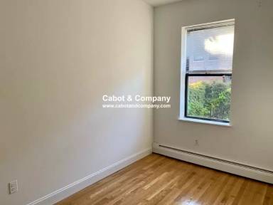 Main picture of 225 E Berkeley St