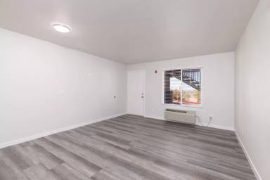 Main picture of 580 Mesa Blvd