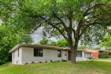 Main picture of 2416 Hillview Dr