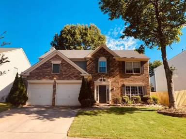 Main picture of 1060 Lyndhurst Way