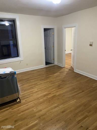 Main picture of 207 W 11th St