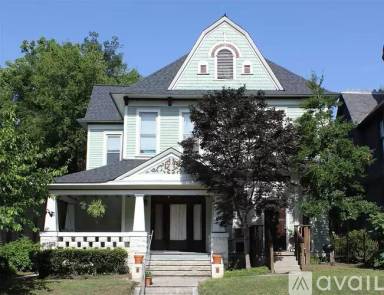 Main picture of 907 Luttrell St