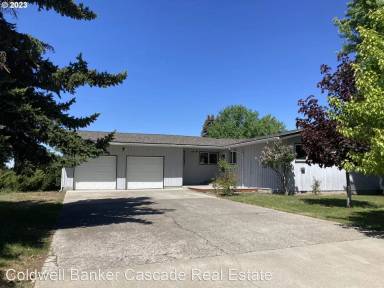 Main picture of 865 Maple Dr