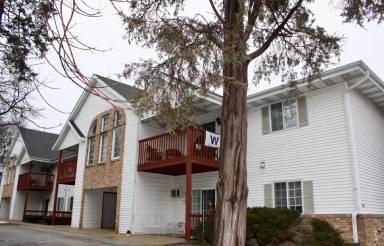 Main picture of 7500 W Forest Home Ave