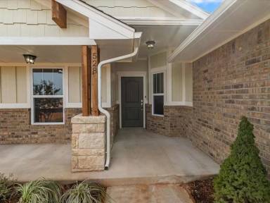 Main picture of 528 Hackberry Ln