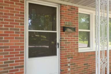 Main picture of 1604 W McCarty St