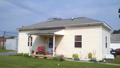 Main picture of 222 Lindsey St
