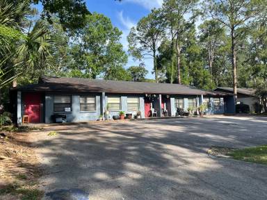 Main picture of 904 SW 62nd Ter