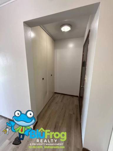 Main picture of 909 12th Ave NE
