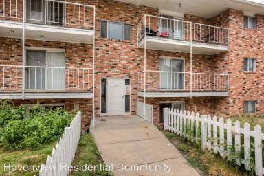 Main picture of 2520 S 60th St