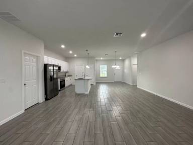 Main picture of 562 Kingfisher Dr