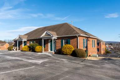Main picture of 40 Stoneridge Dr
