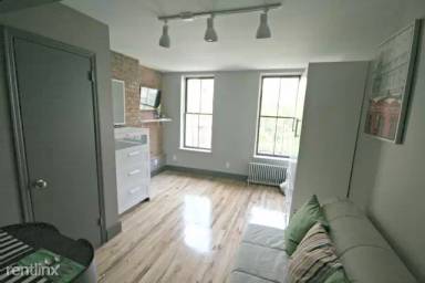 Main picture of 122 E 7th St