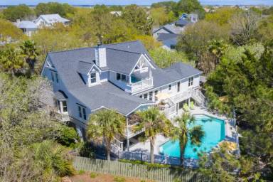 Main picture of 2867 Middle St