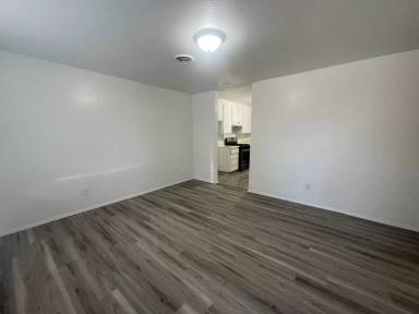 Main picture of 300 3rd St