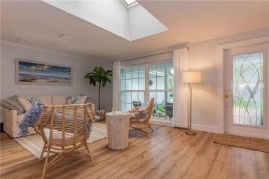 Main picture of 326 Date Palm Rd