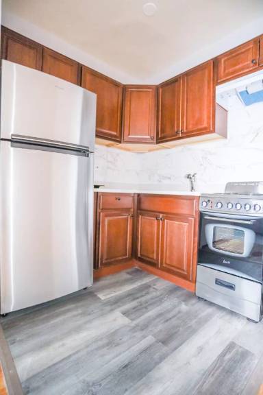 Main picture of 6956 N Ashland Blvd