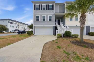 Main picture of 301 Lanyard St