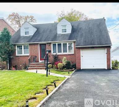 Main picture of 2111 N Wood Ave