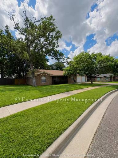 Main picture of 410 Jeffrey Ln