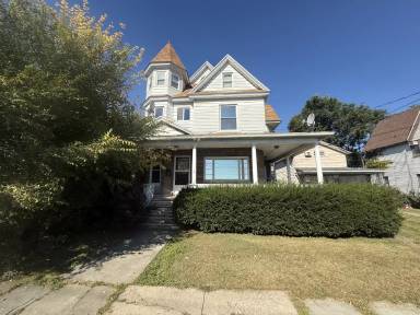 Main picture of 124-126 10th Ave Duplex