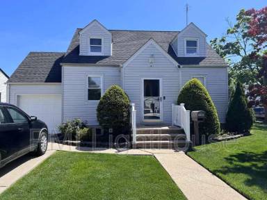 Main picture of 130 Rolling St