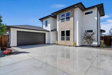 Main picture of 535 S Big Star Ln