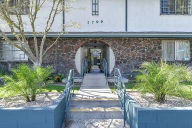Main picture of 1799 N Hollywood Way