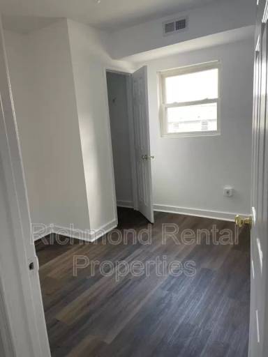 Main picture of 2908 E Clay St